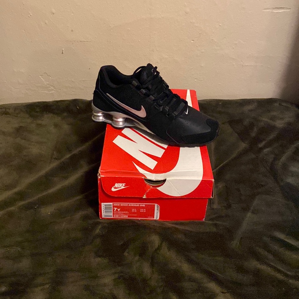 Nike sneakers size 7Y Boys